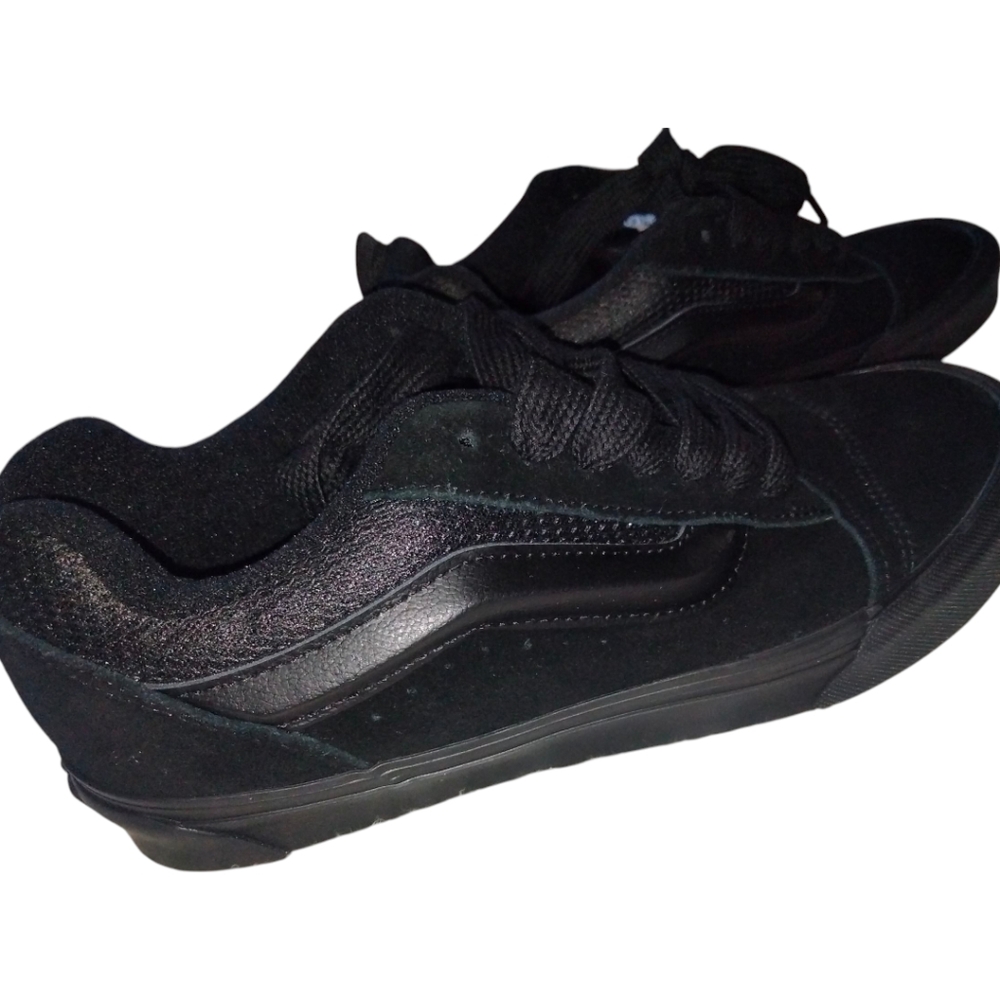 VANS All Black Knu Skool - Unisex -Sz. 8M/9.5W